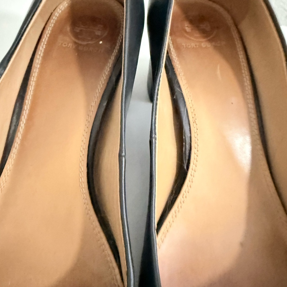 Tory Burch Chelsea Black Block Heels with Gold Logo - Picture 4 of 7